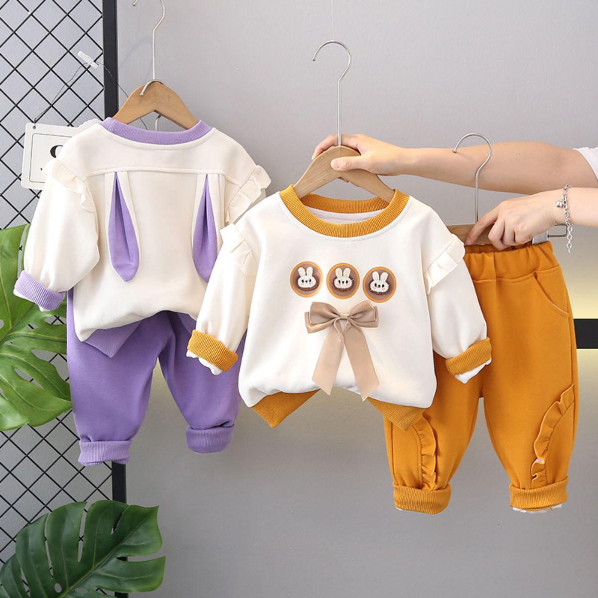 Children's Spring and Autumn Bowknot Long-sleeved Sweater Baby Suit Girls Fashionable Casual Pants Two-piece Suit