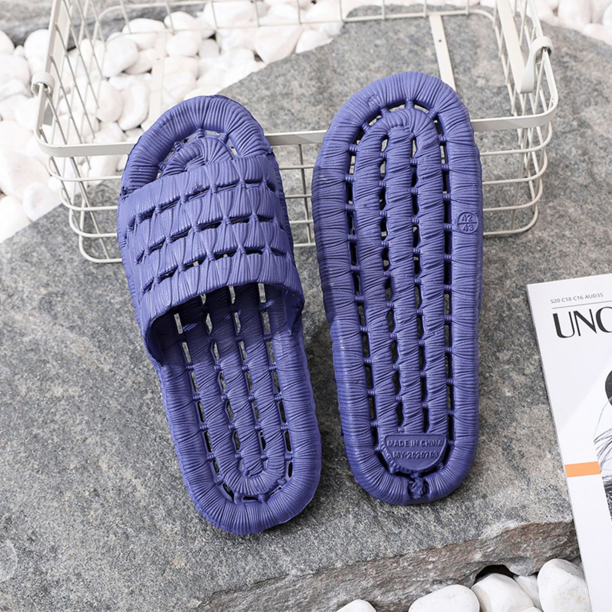 New summer couple home slippers bath non-slip silent bathroom hollow leaking sandals