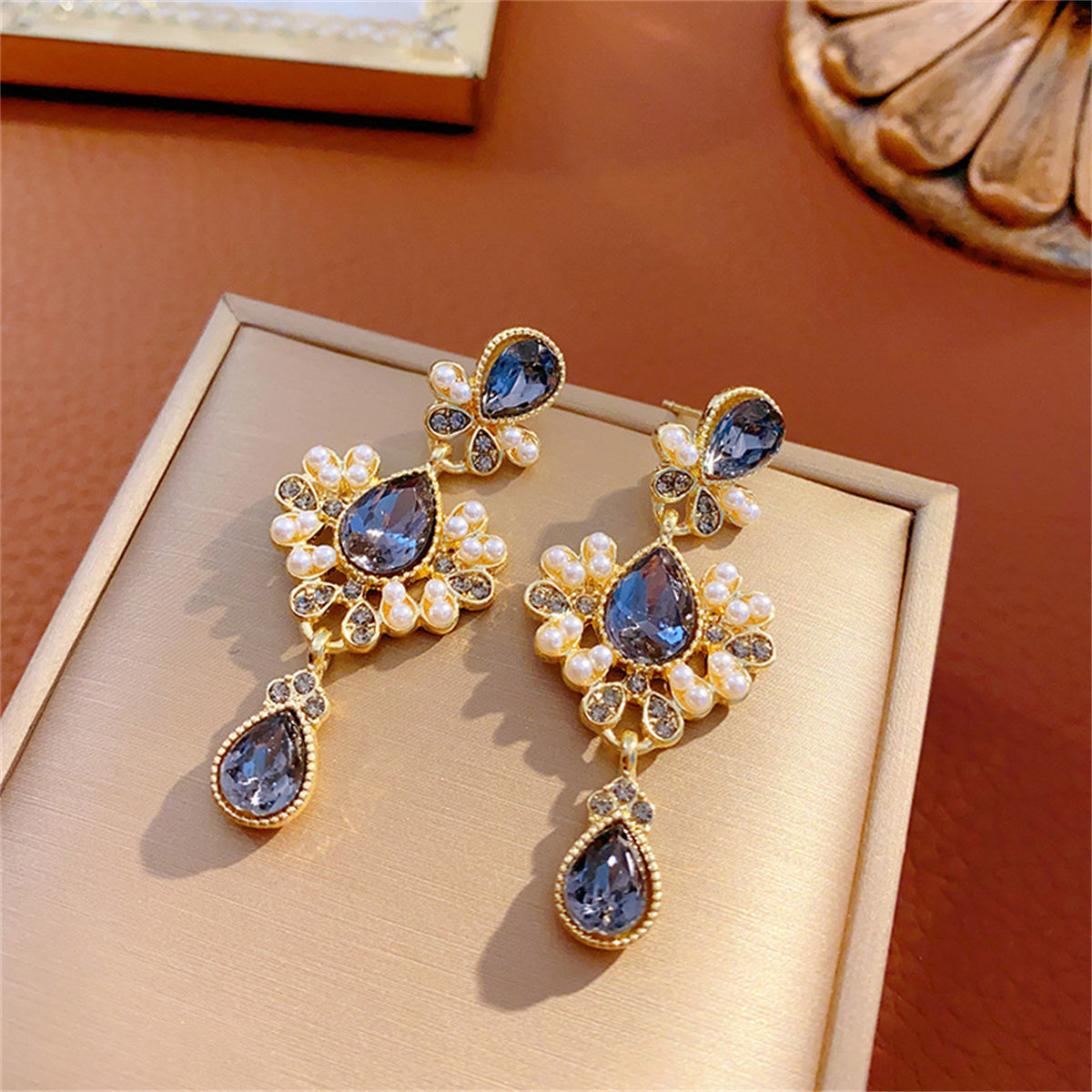 Women's shiny diamond Baroque court retro elegant earrings