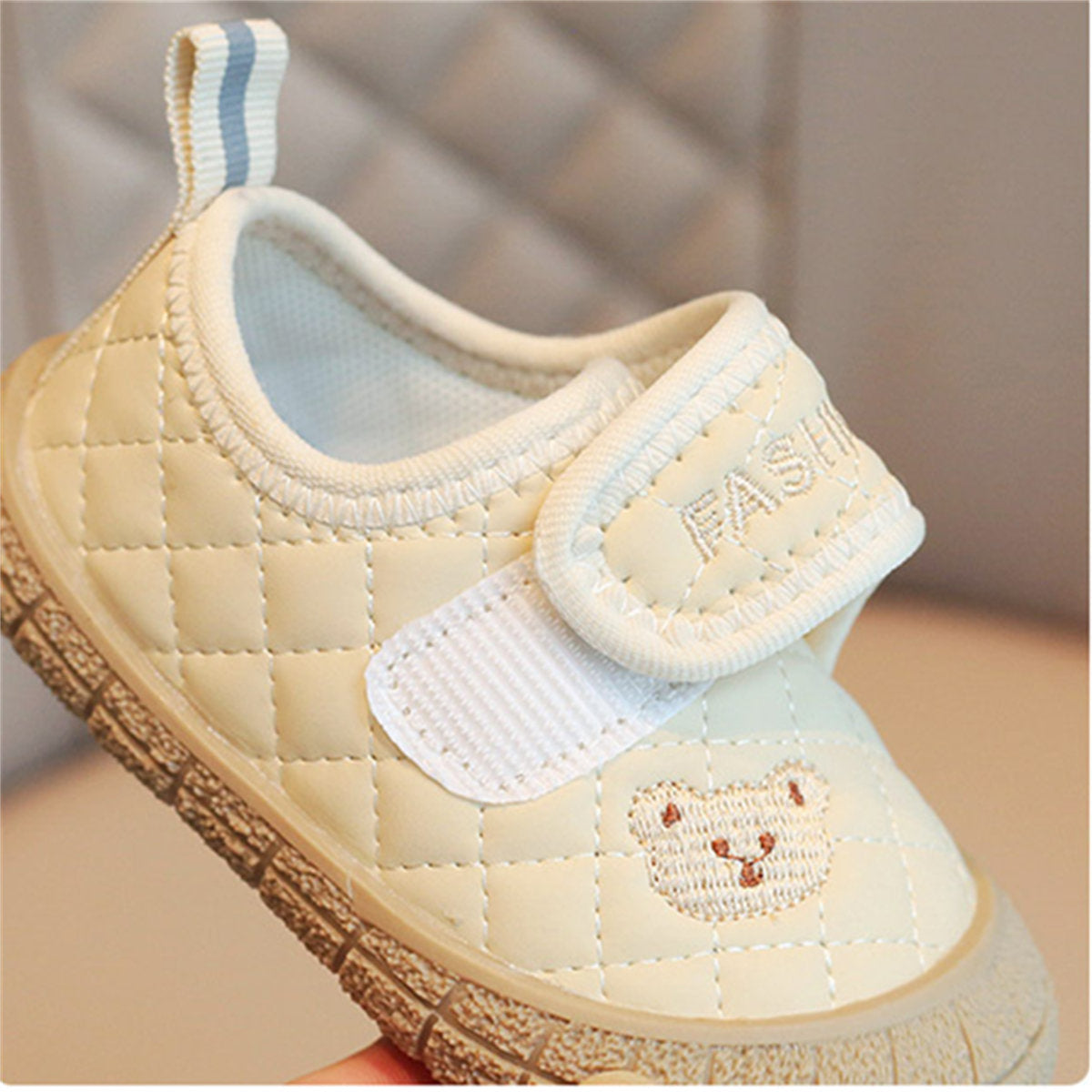 Children's and girls' cute bear embroidered soft-soled non-slip shock-absorbing Velcro toddler shoes