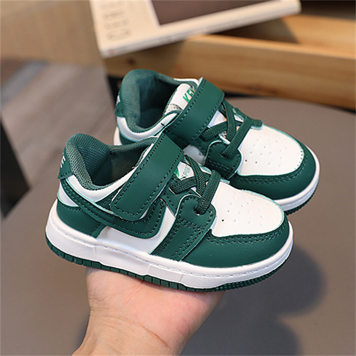 Children's and boys' autumn color matching casual style low-top sneakers