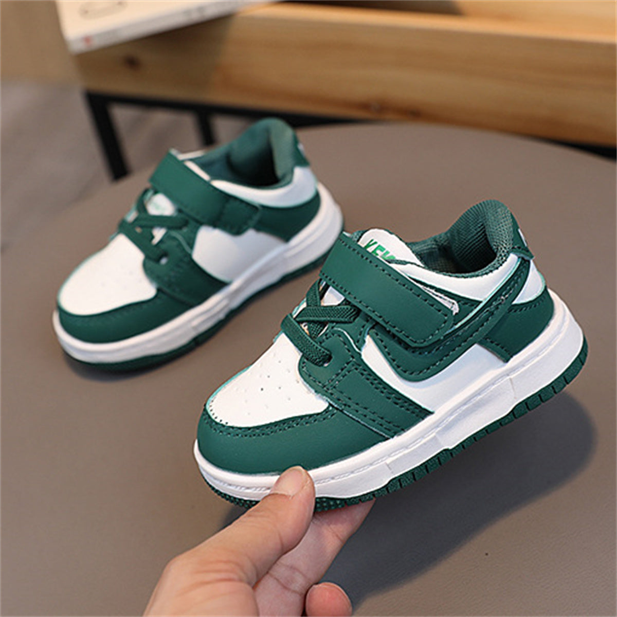 Children's and boys' autumn color matching casual style low-top sneakers