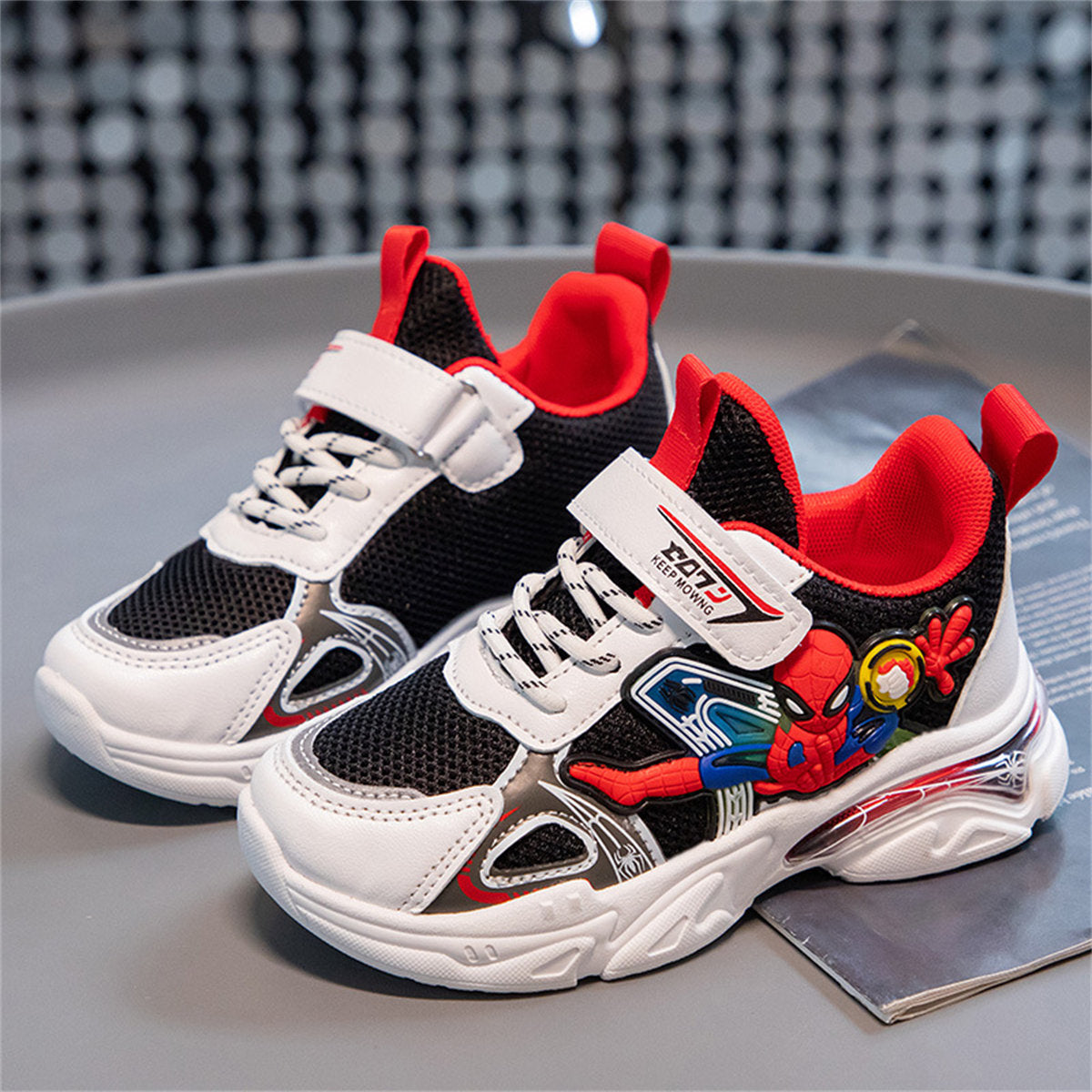 Spider-Man Velcro sneakers for middle and large kids