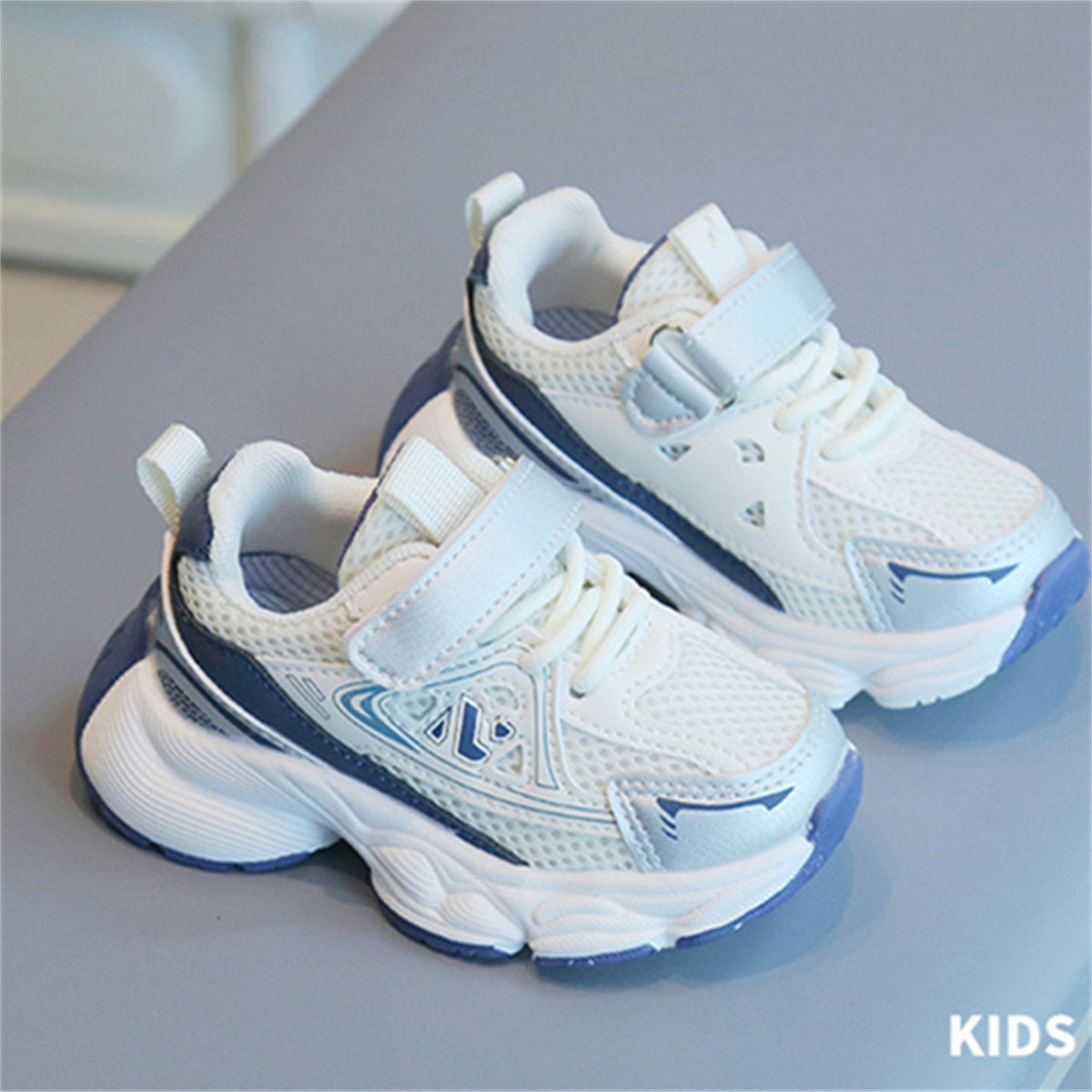 Children's and boys' solid color simple breathable soft-soled Velcro sports shoes