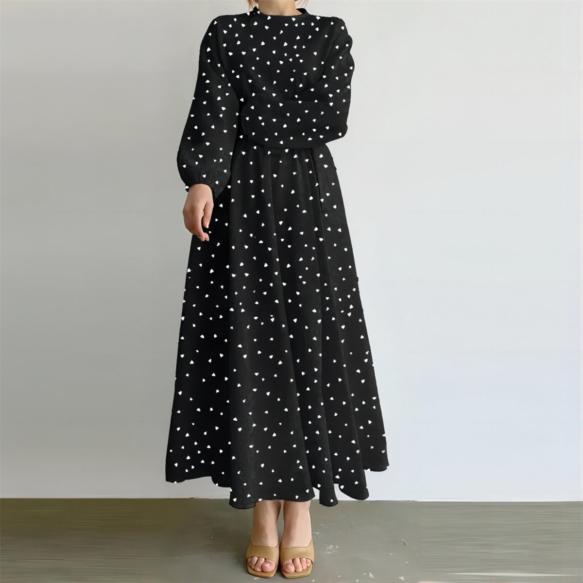 Loose waist long sleeve round neck heart-shaped print dress