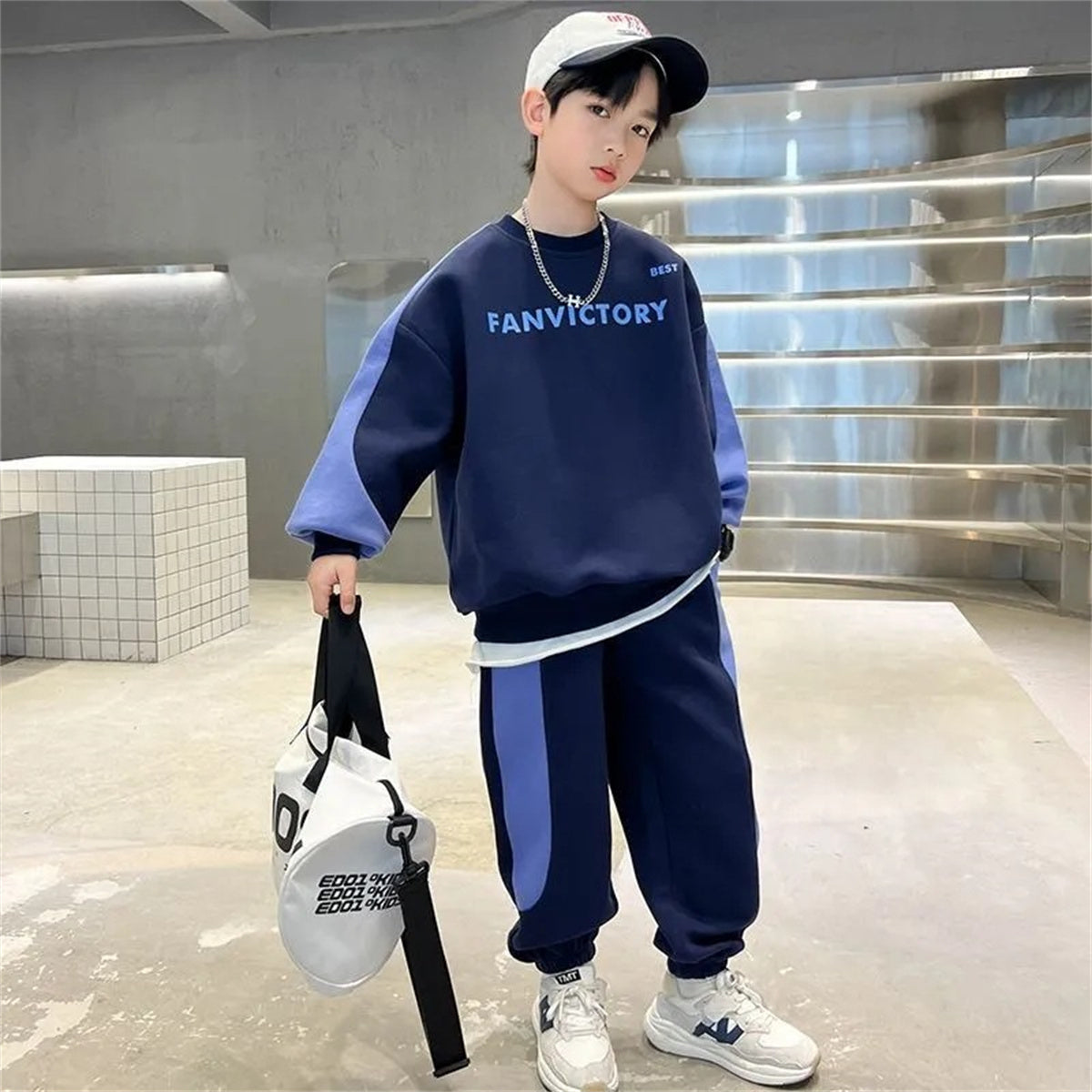 Medium and large boys autumn and winter two-piece suit simple casual sports style letter style sweater suit