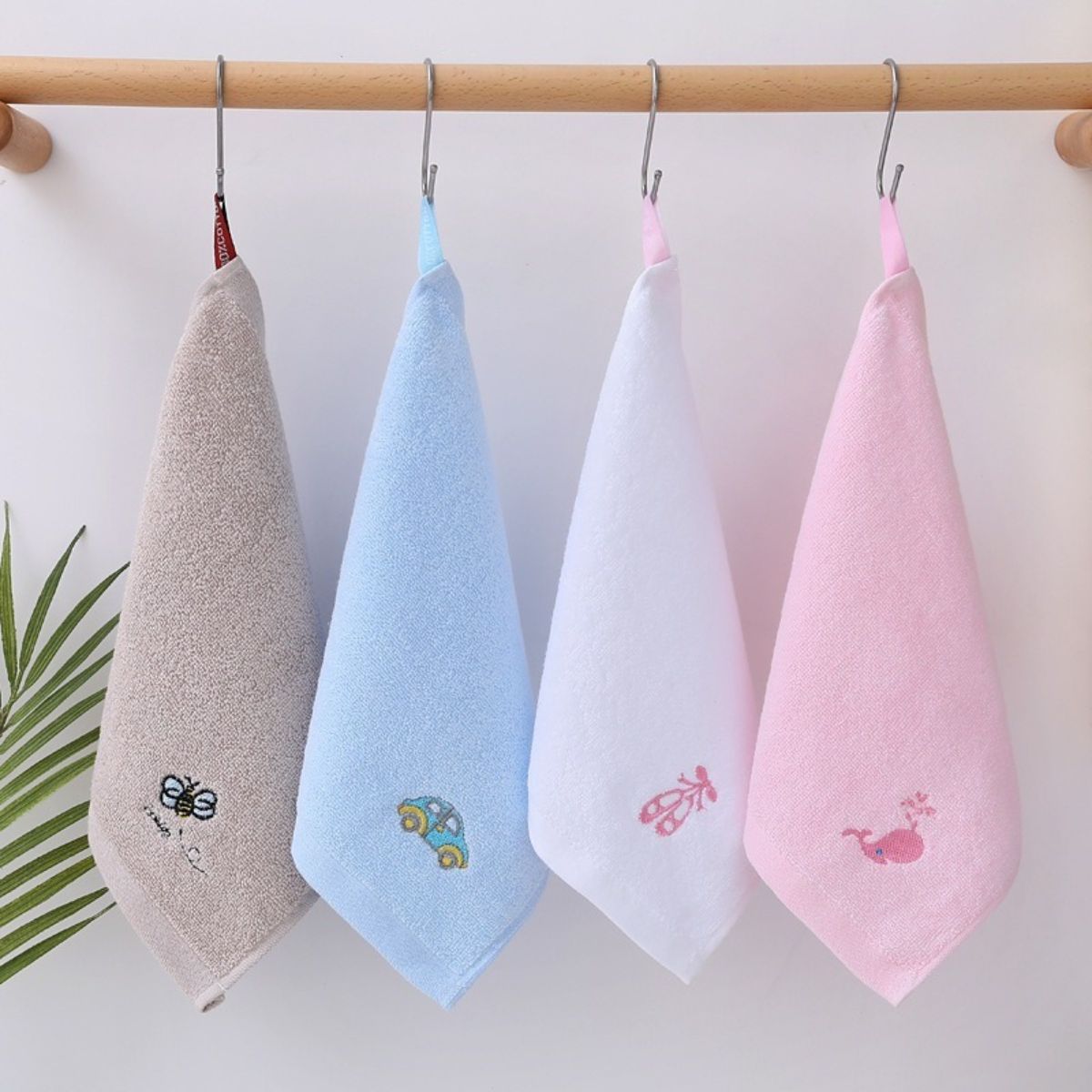 Embroidered cartoon cute cotton soft hangable absorbent children's square towel