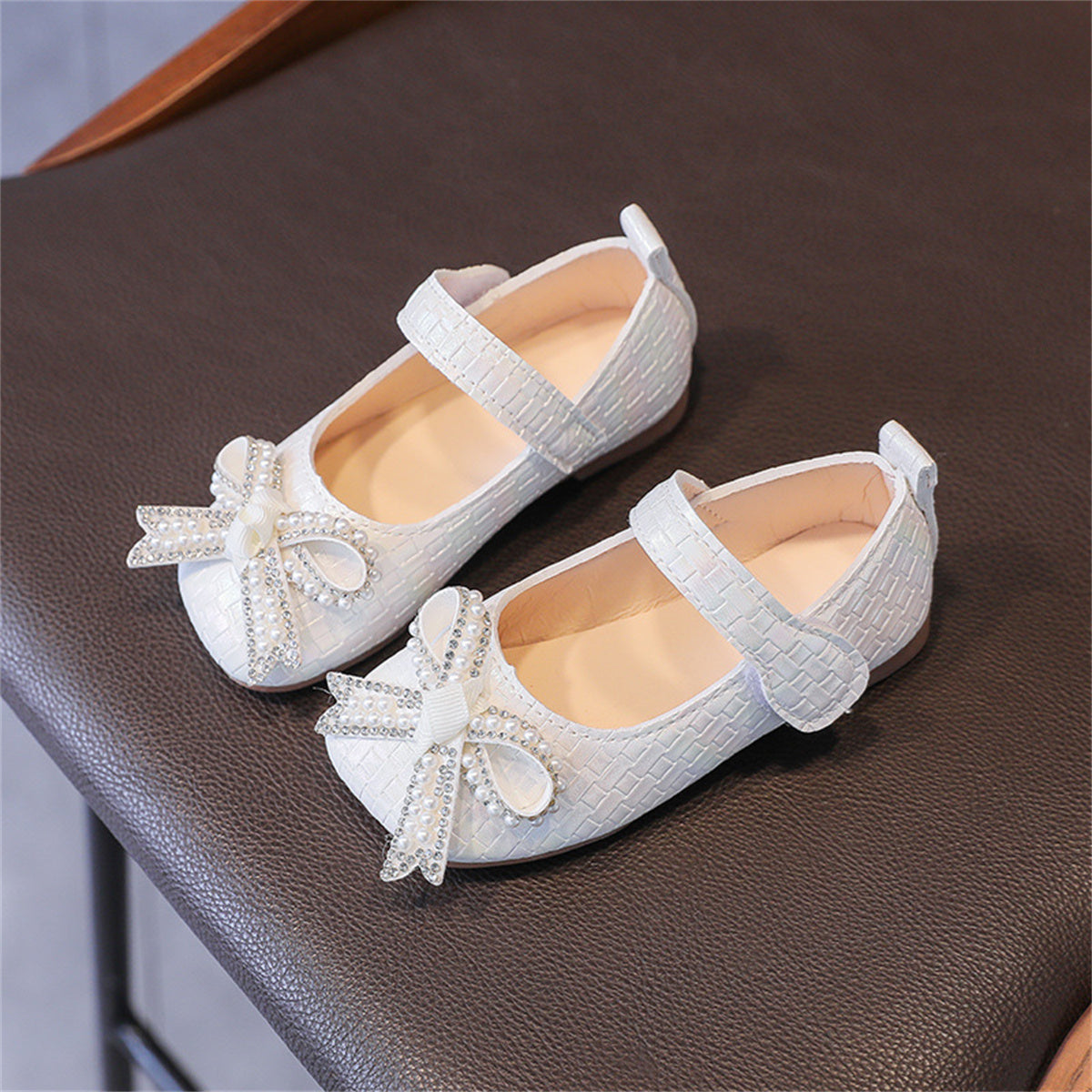 Children's sweet princess style pearl bow comfortable Velcro flat leather shoes