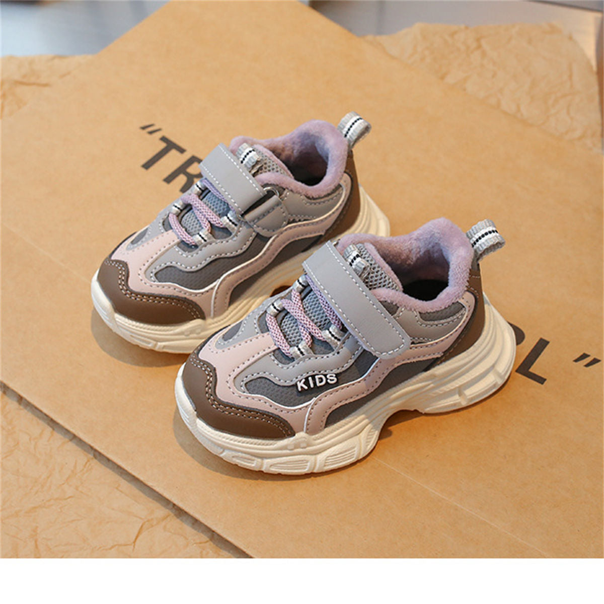 Children&#39;s winter velvet color matching purple temperament style sports shoes