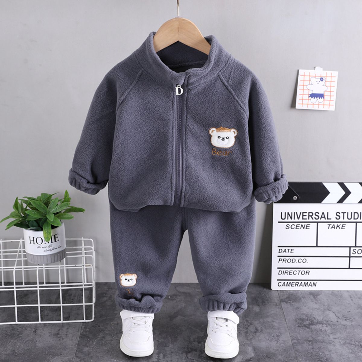 Children's clothing, boys and girls suits, small and medium-sized children's autumn clothing, new children's high-neck sports velvet suits