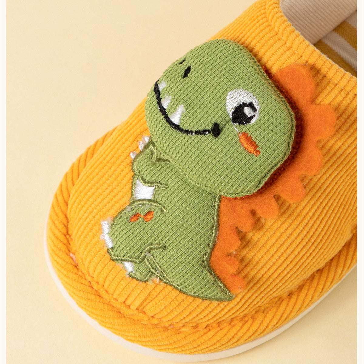 Cute dinosaur with back straps for little boys in spring and autumn