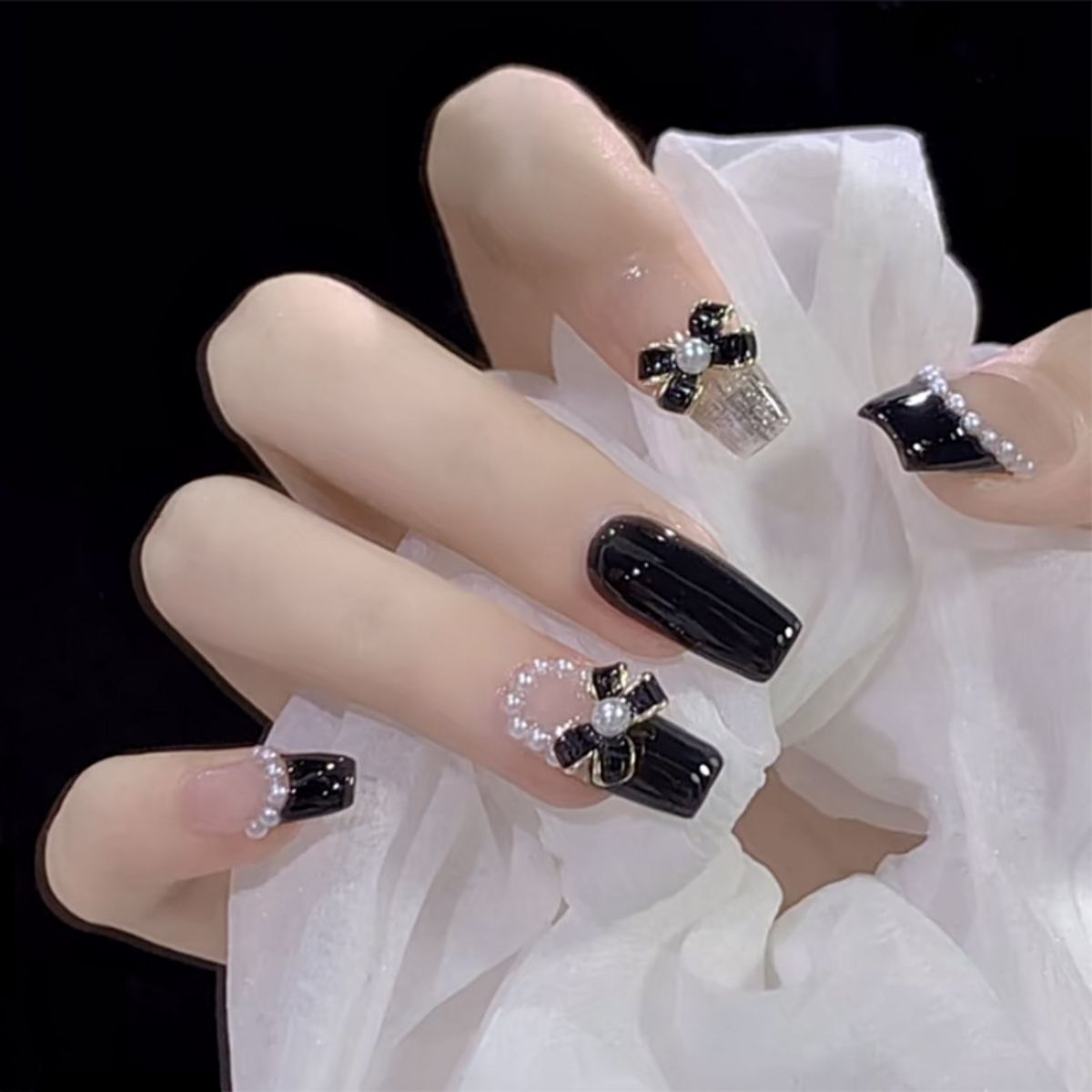 Small fragrance style pearl bow nail art dark series temperament black wear nail sweet cool false nail piece white new