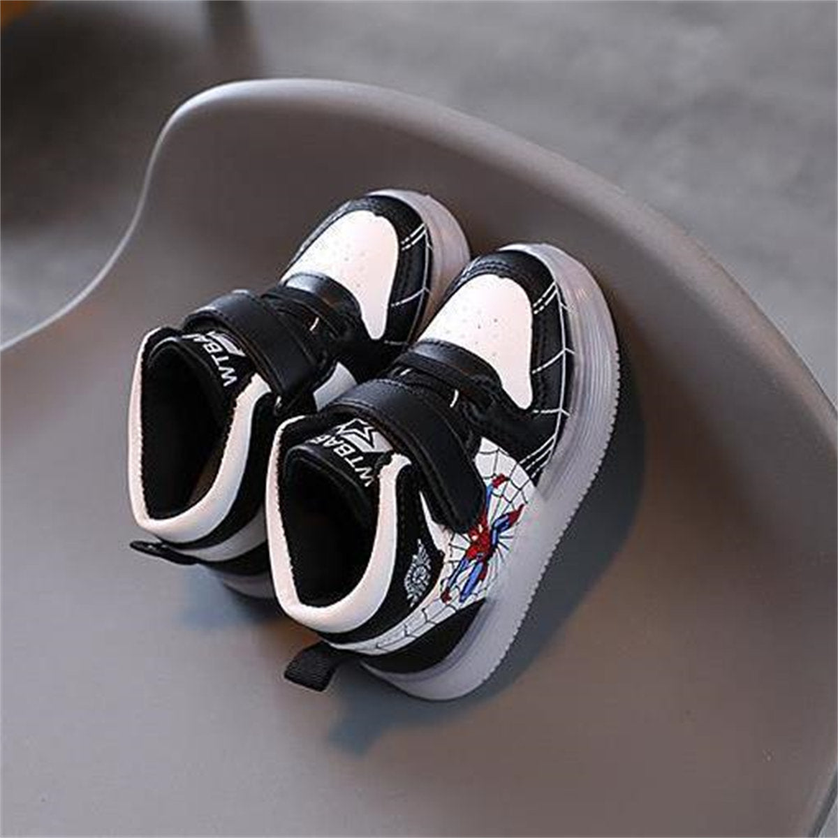 Cool Spider-Man soft-soled luminous LED soft-soled warm high-top sneakers for little boys