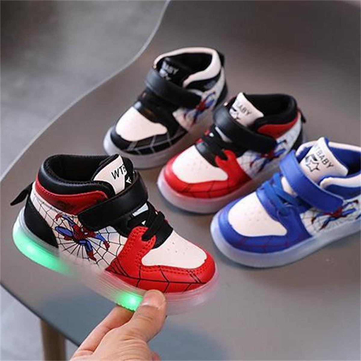 Cool Spider-Man soft-soled luminous LED soft-soled warm high-top sneakers for little boys