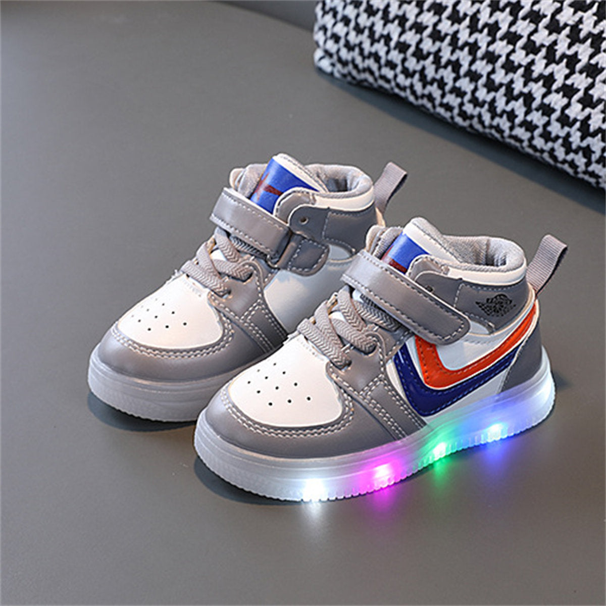 Simple and elegant luminous LED soft-soled high-top sneakers for children and boys