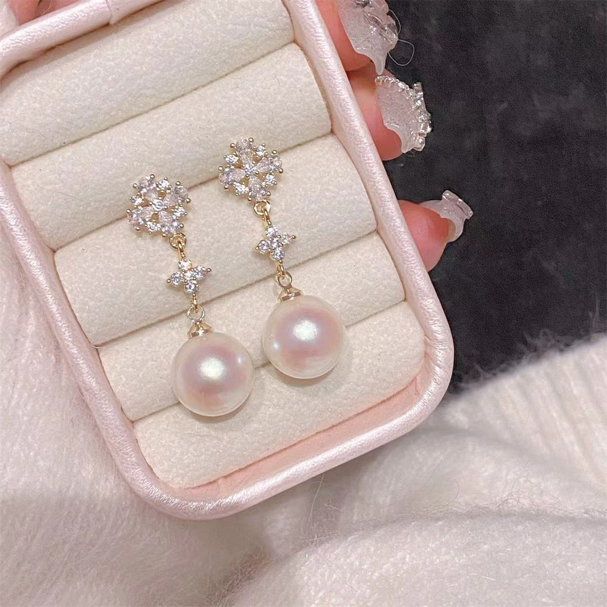 Women's daily banquet outing high-end elegant pearl earrings