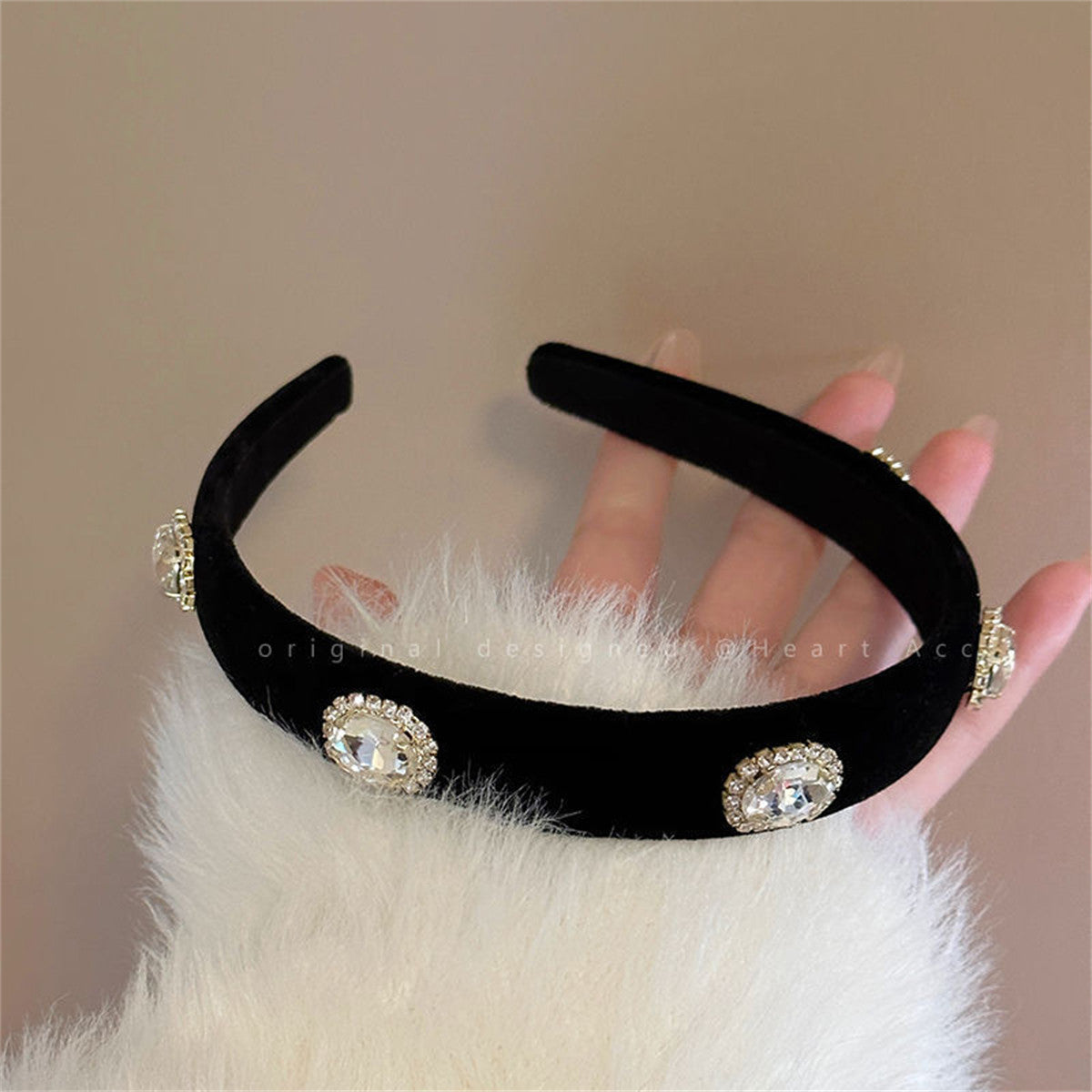 Ladies' high-grade diamond velvet headband with bangs and broken hair, retro and versatile