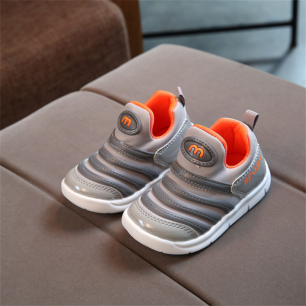 Spring and autumn pure color caterpillar style casual soft-soled sports shoes for children and boys