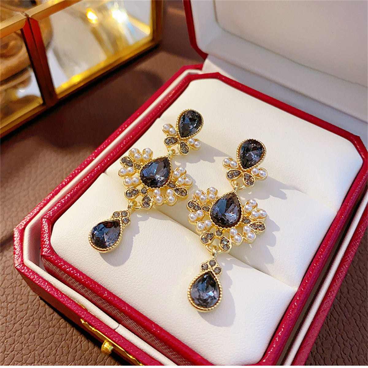 Women's shiny diamond Baroque court retro elegant earrings