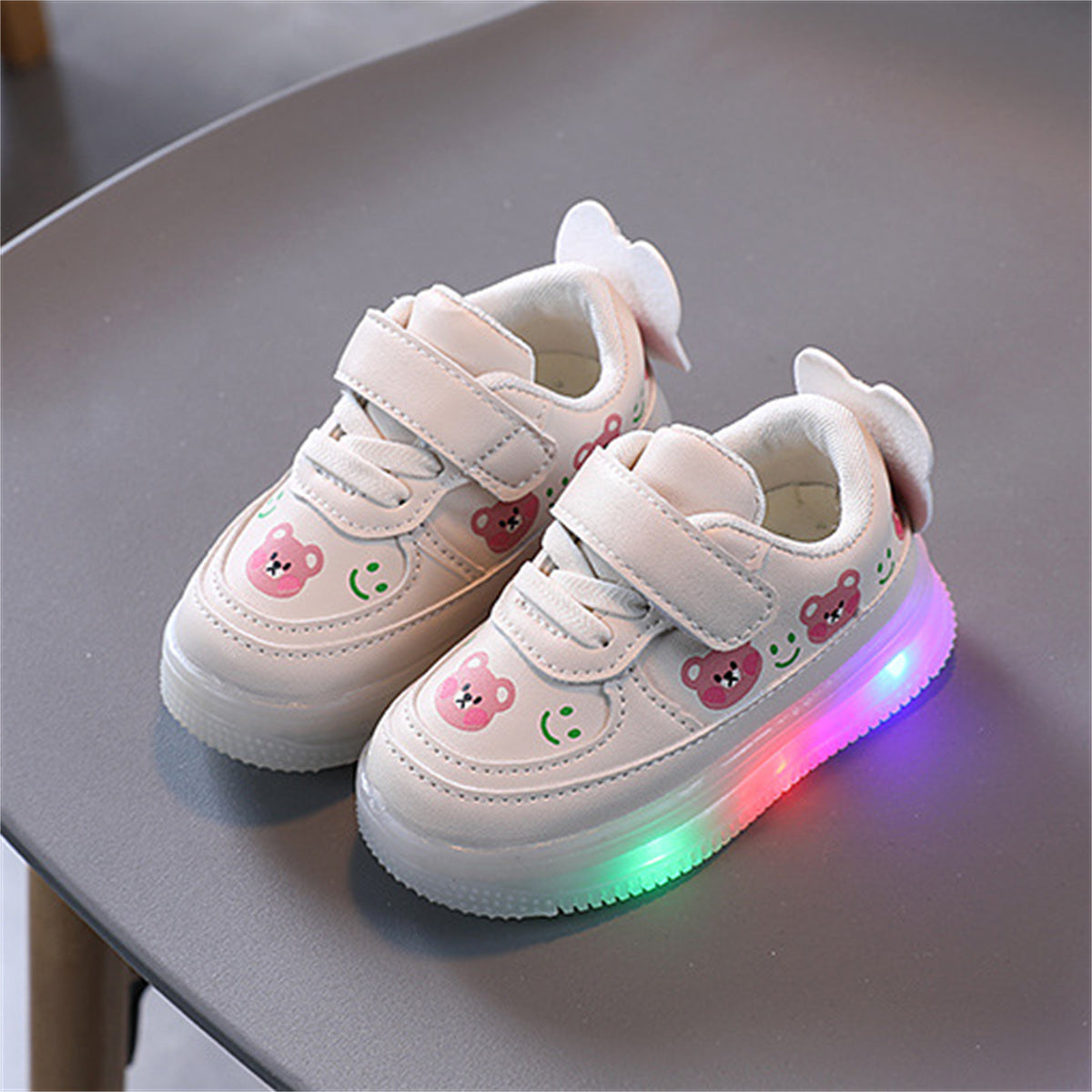 Cute pink bear style LED waterproof casual low-top sneakers for kids and girls