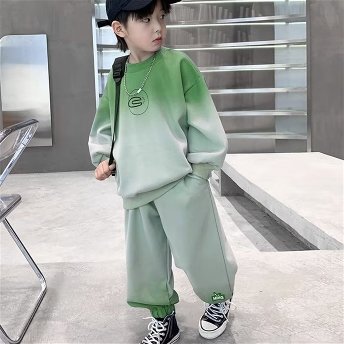 Autumn gradient temperament sports style sweater suit for middle and large boys