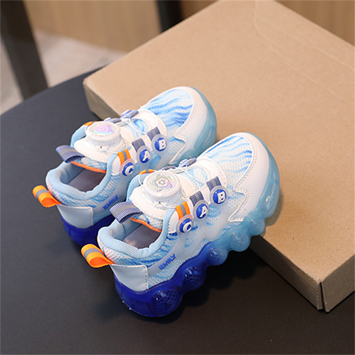 Children's and boys' light-up rotating button breathable running shoes