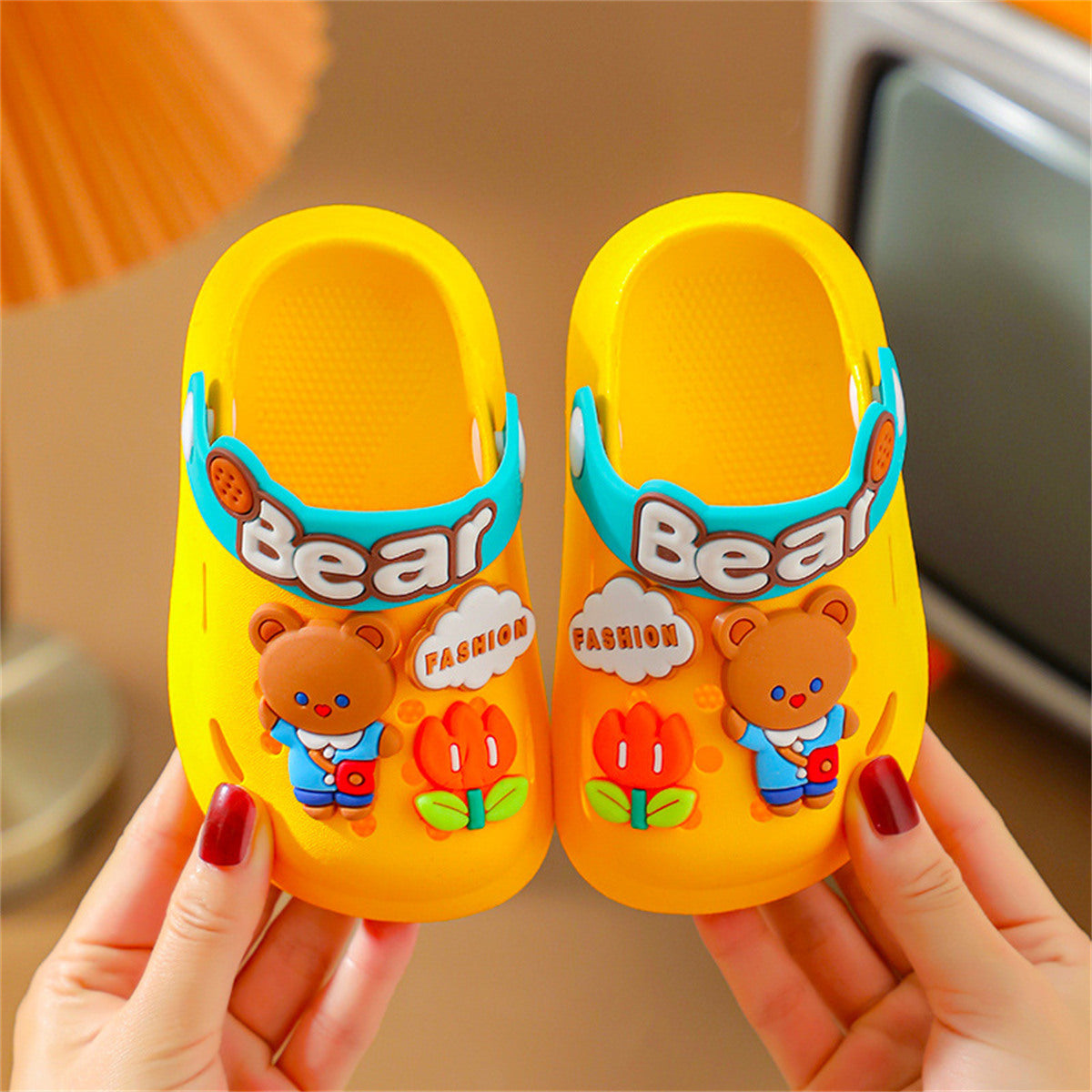 Cute cartoon baby non-slip girls' hole shoes