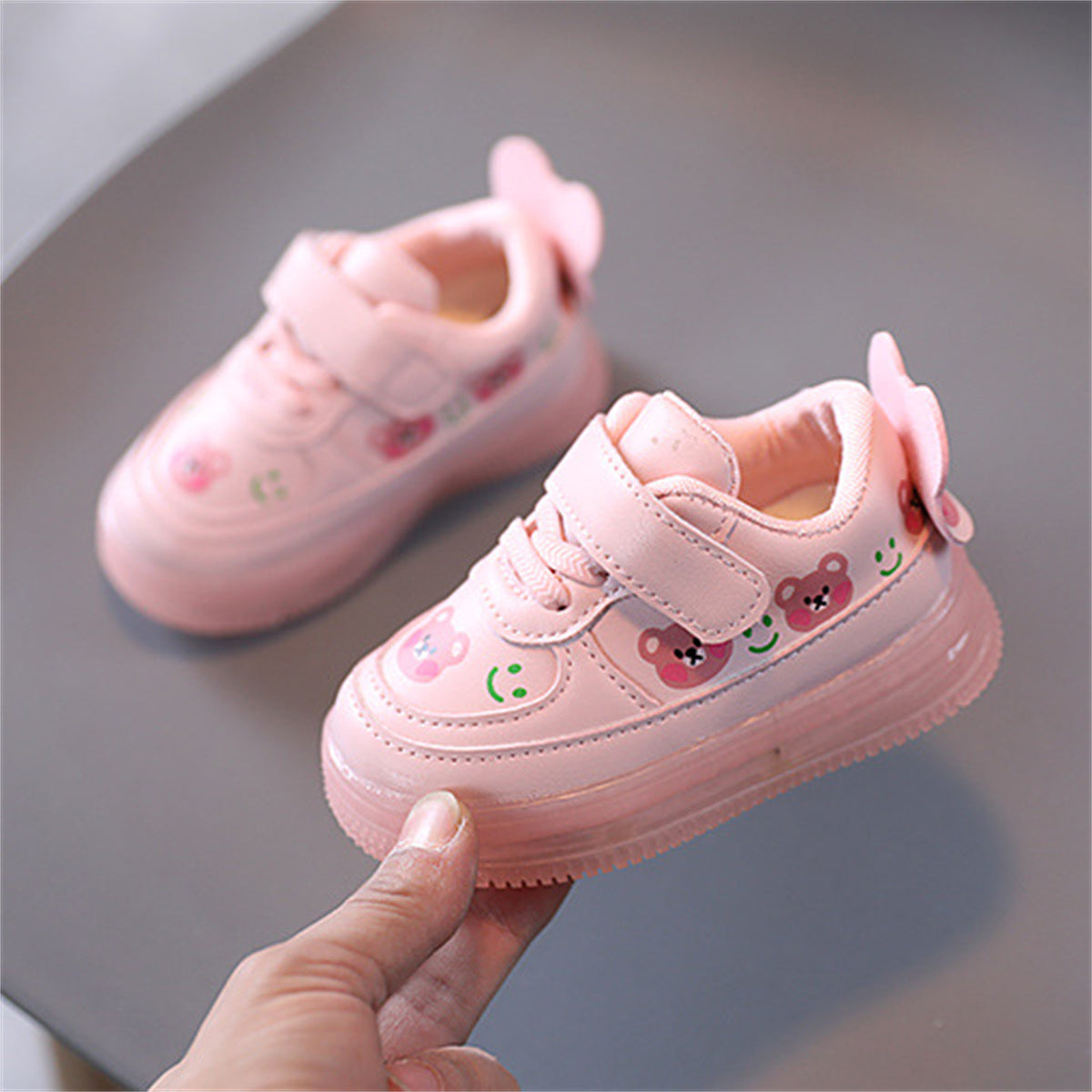 Cute pink bear style LED waterproof casual low-top sneakers for kids and girls