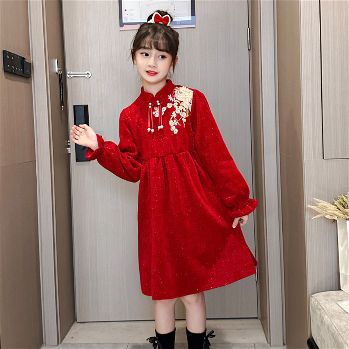 Winter red exquisite embroidered lady-style long-sleeved dress for middle and large girls