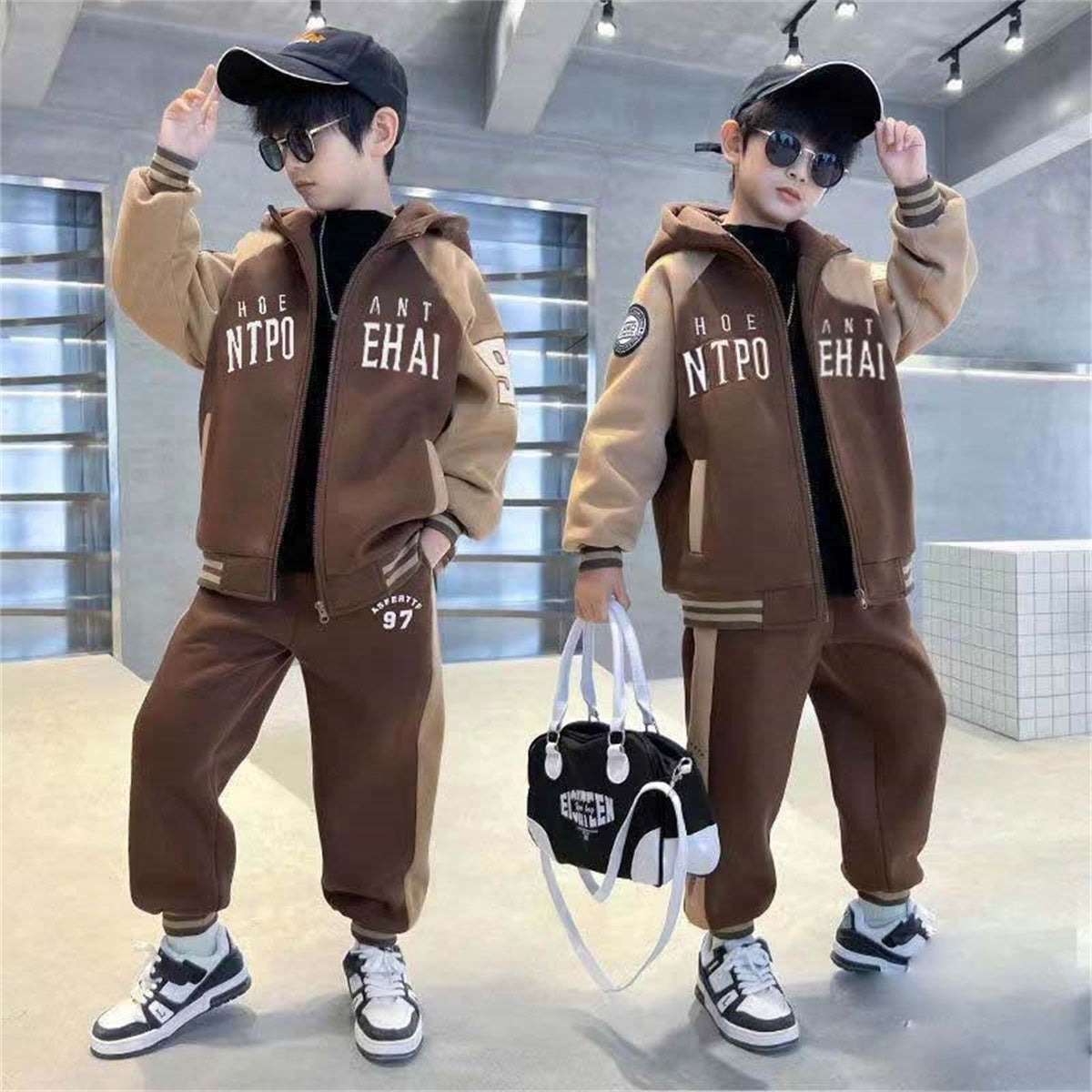 Medium and large boys' color matching letter style casual urban style plus velvet thickened cardigan suit