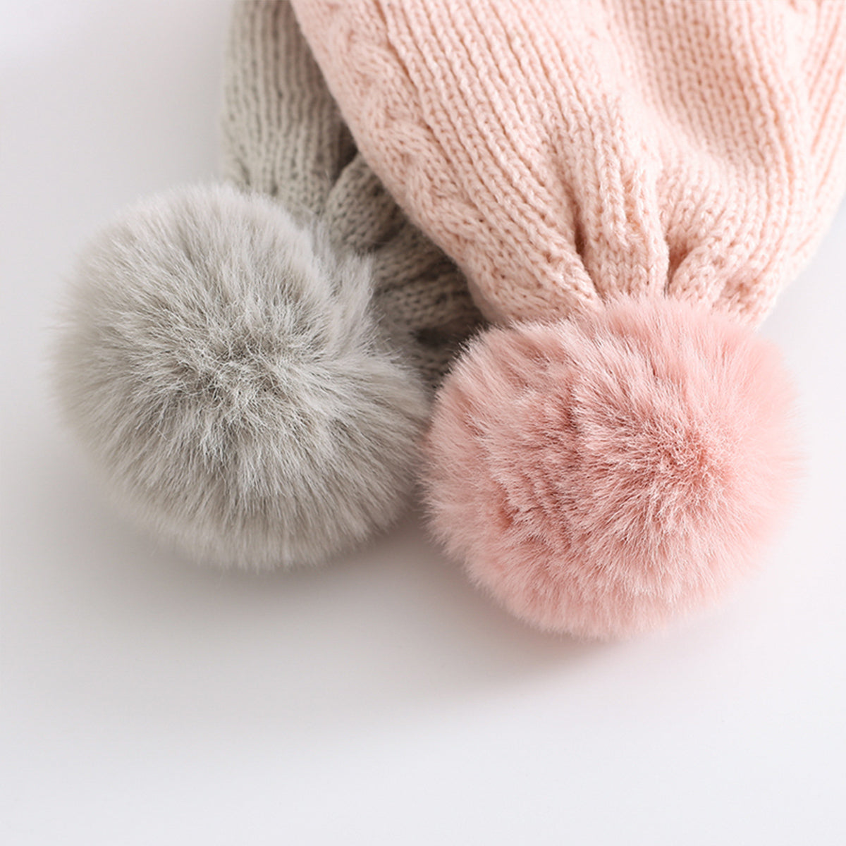 Children's woolen hat with fur ball