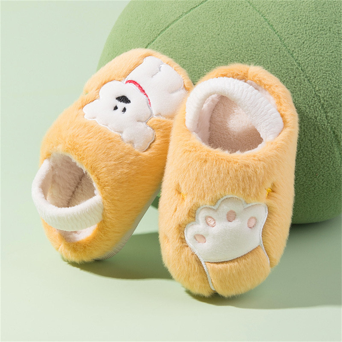 Children's autumn and winter cute cartoon style warm and non-slip cotton slippers with toe cap