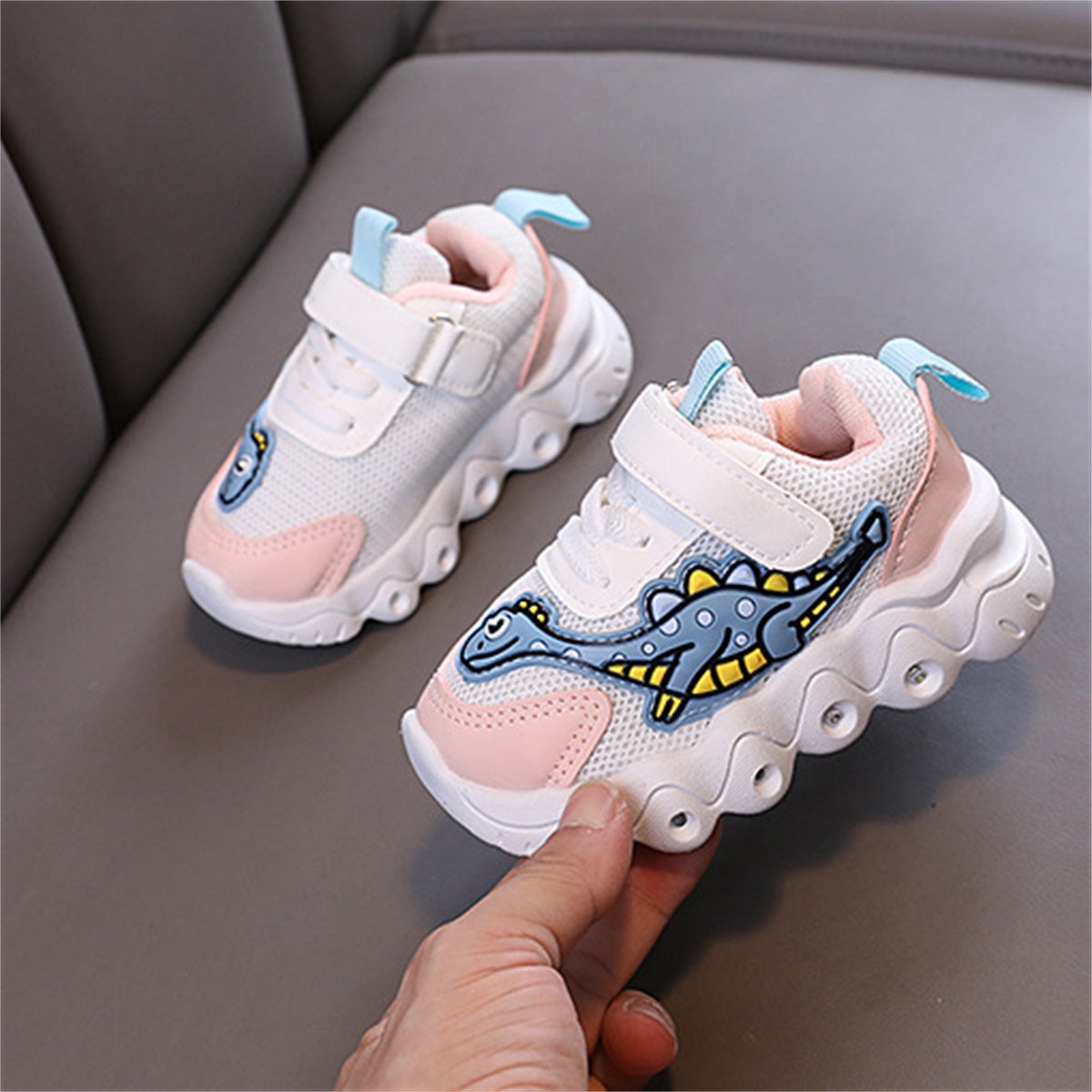 Children's and boys' spring and autumn cute dinosaur baby luminous LED Velcro breathable sports shoes