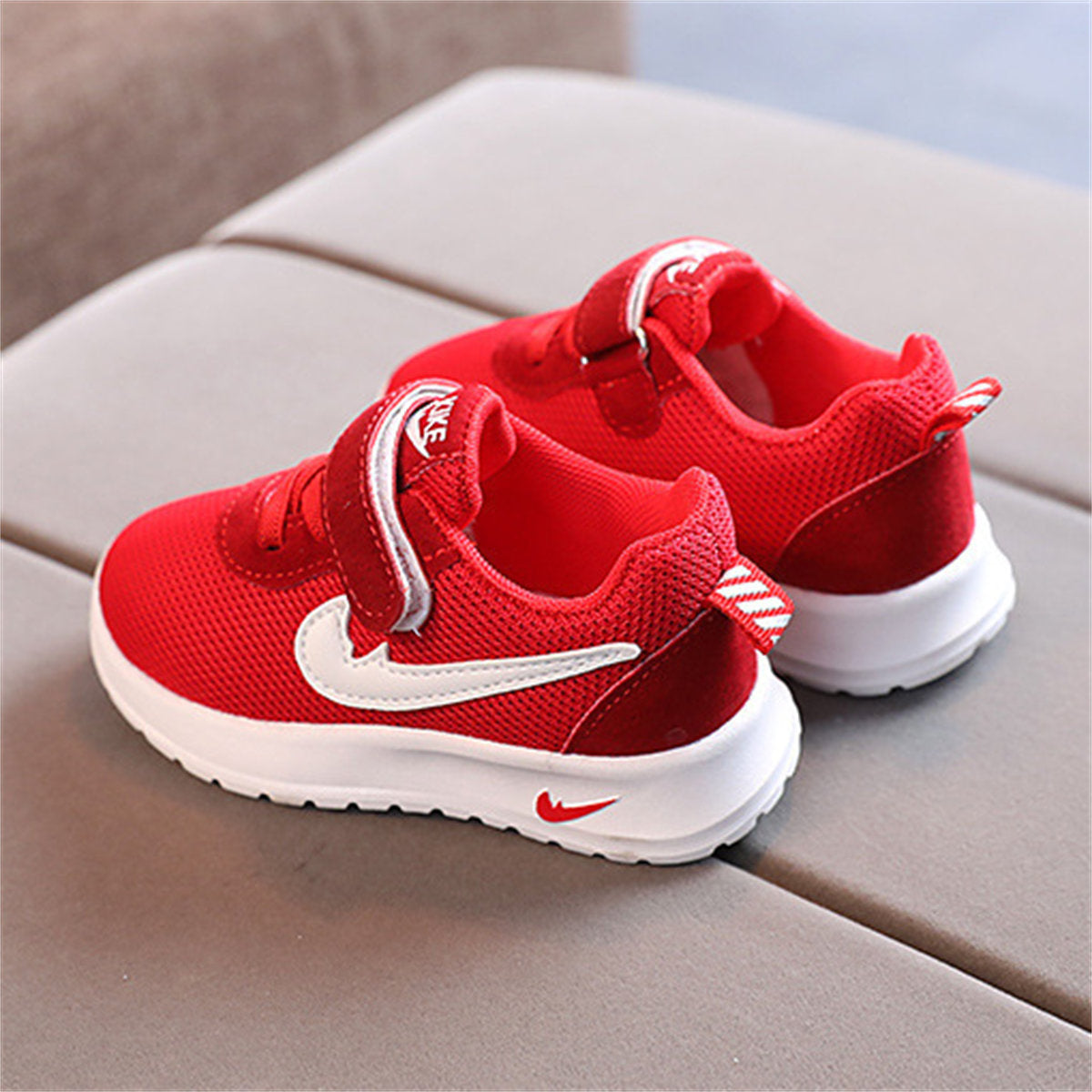 Children's solid color sports shoes