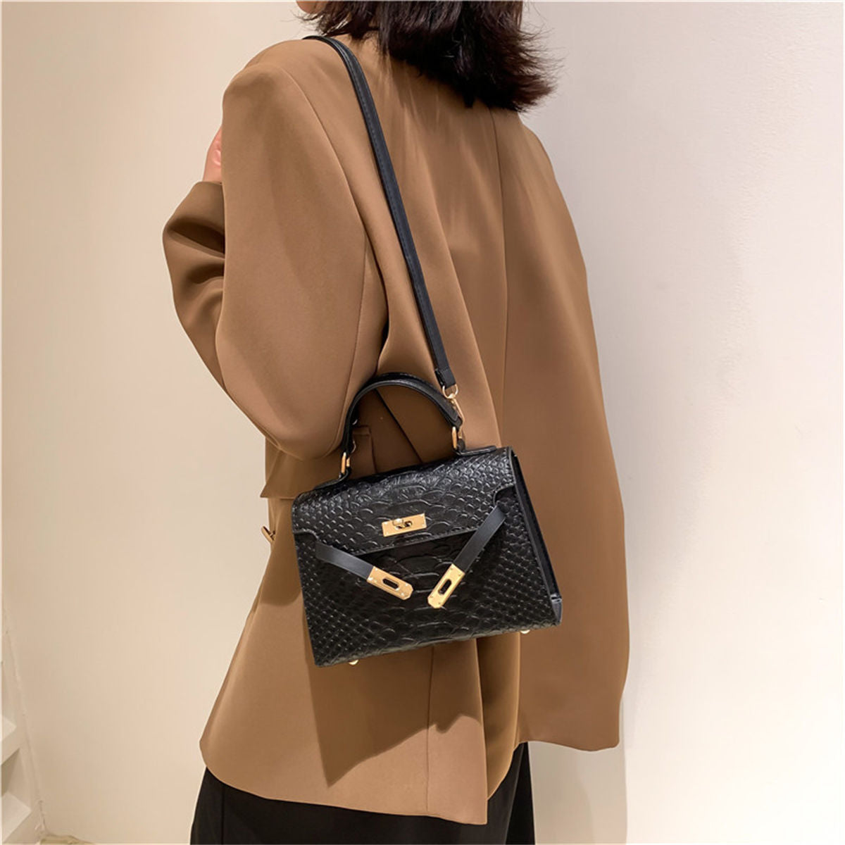 Ladies high-end versatile crossbody solid color shoulder bag