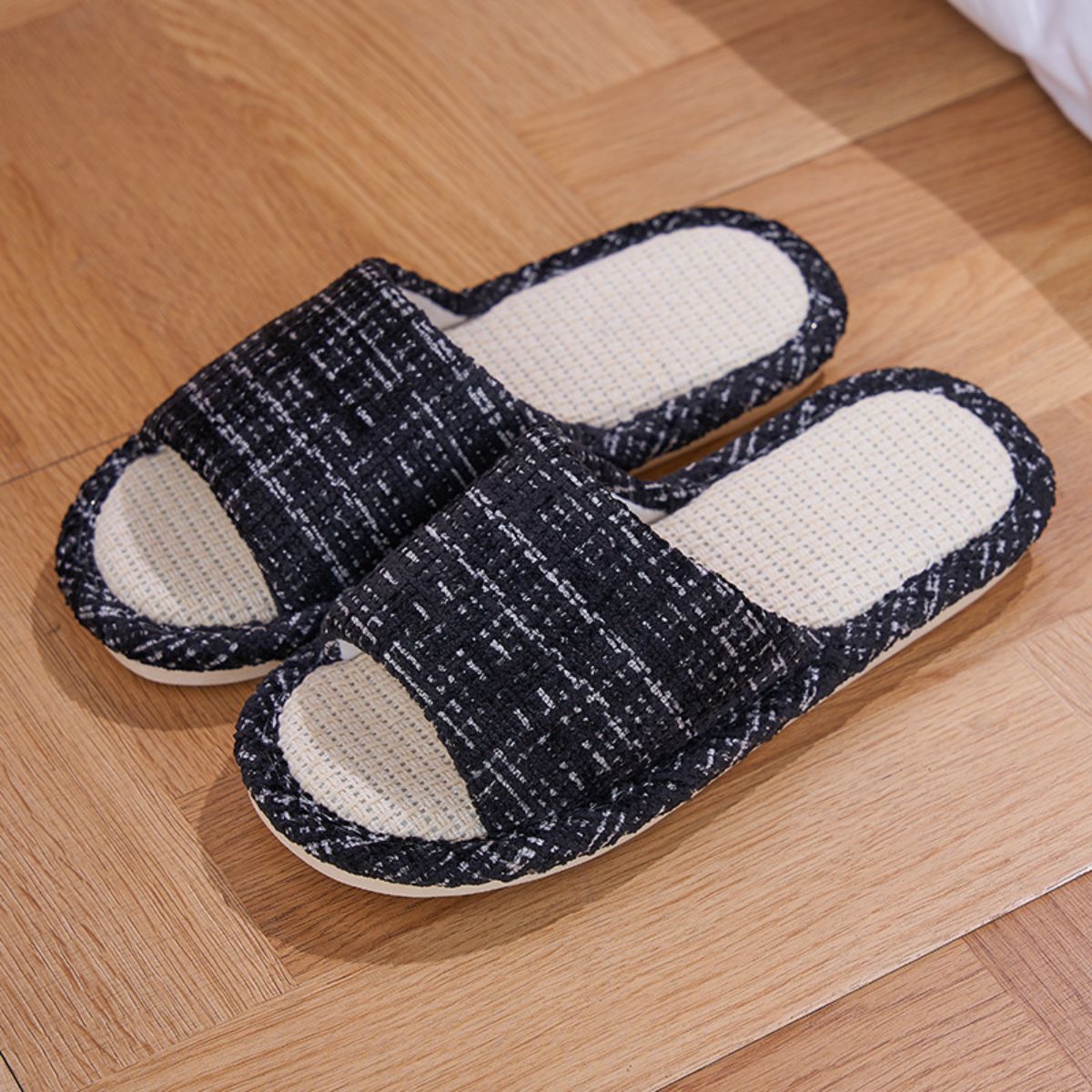 Slippers for women, small fragrance style, home slippers for couples, household, four seasons, guests, leaking toes, silent floor slippers