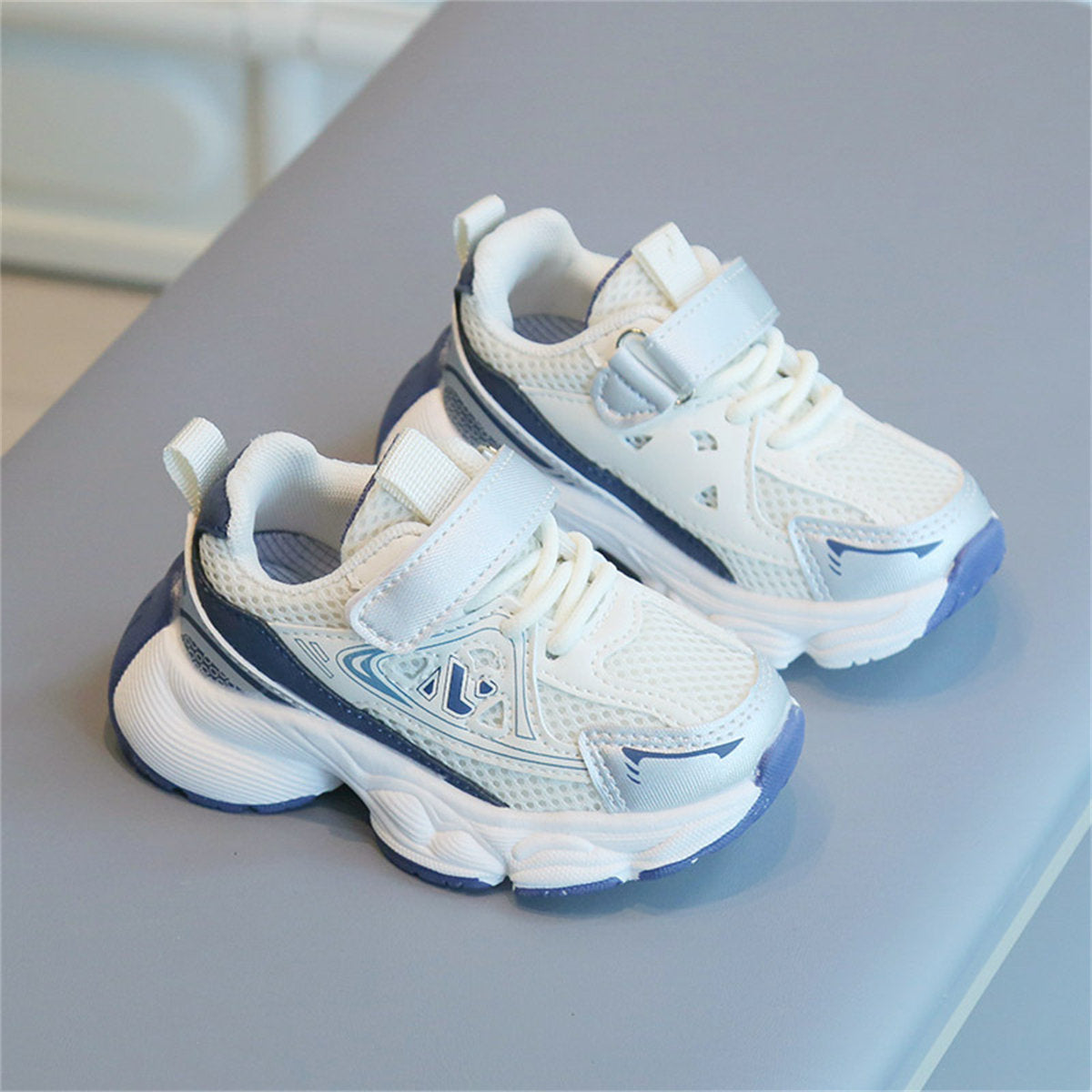 Children's and boys' solid color simple breathable soft-soled Velcro sports shoes