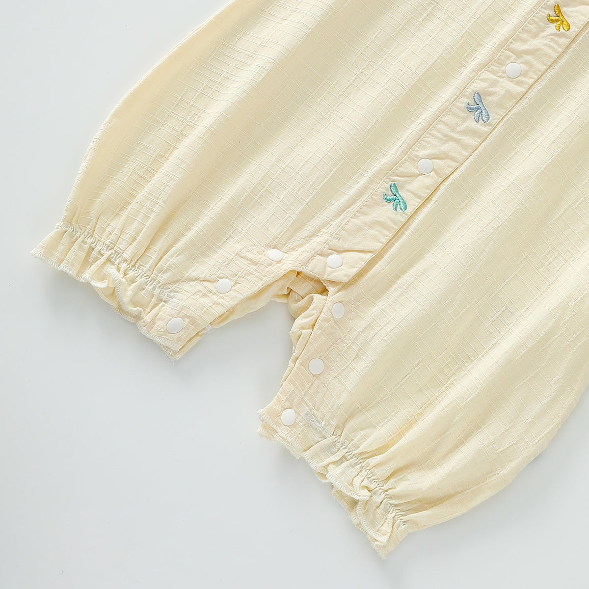 Short collar with shabby collar