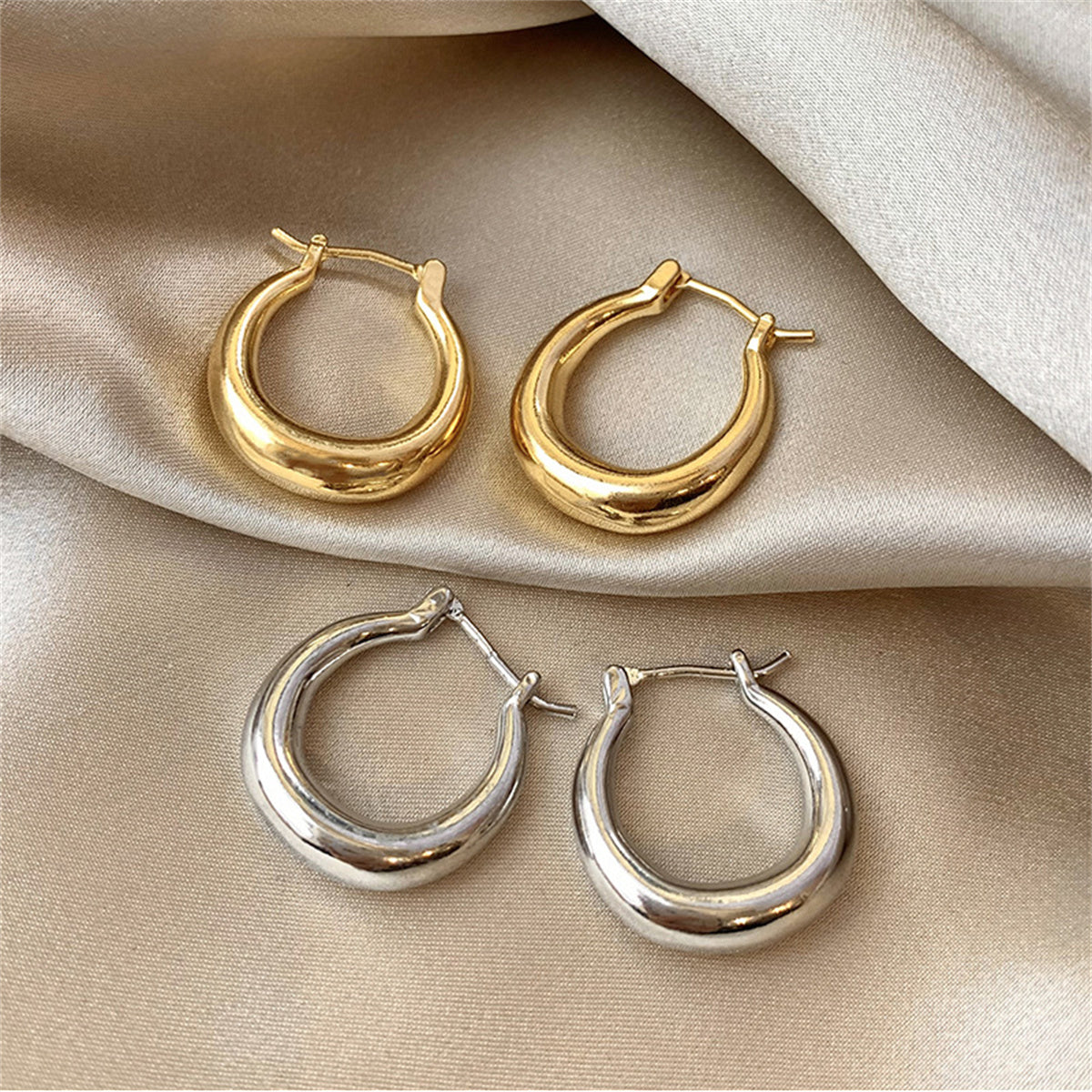 Women's simple and cool hoop earrings for daily outings