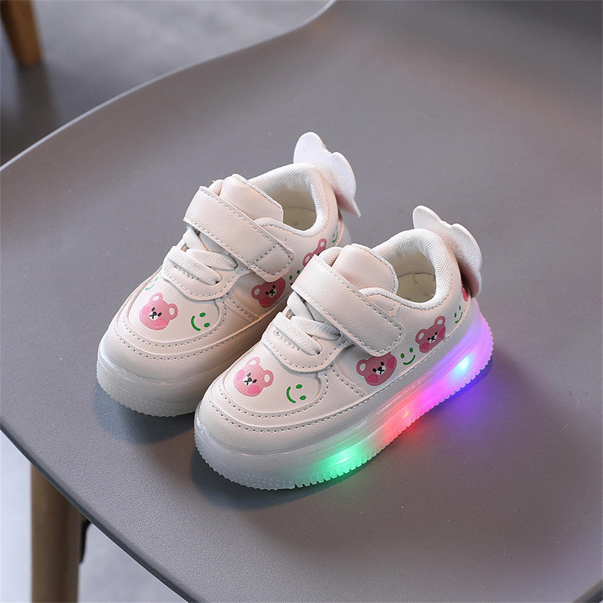 Cute pink bear style LED waterproof casual low-top sneakers for kids and girls