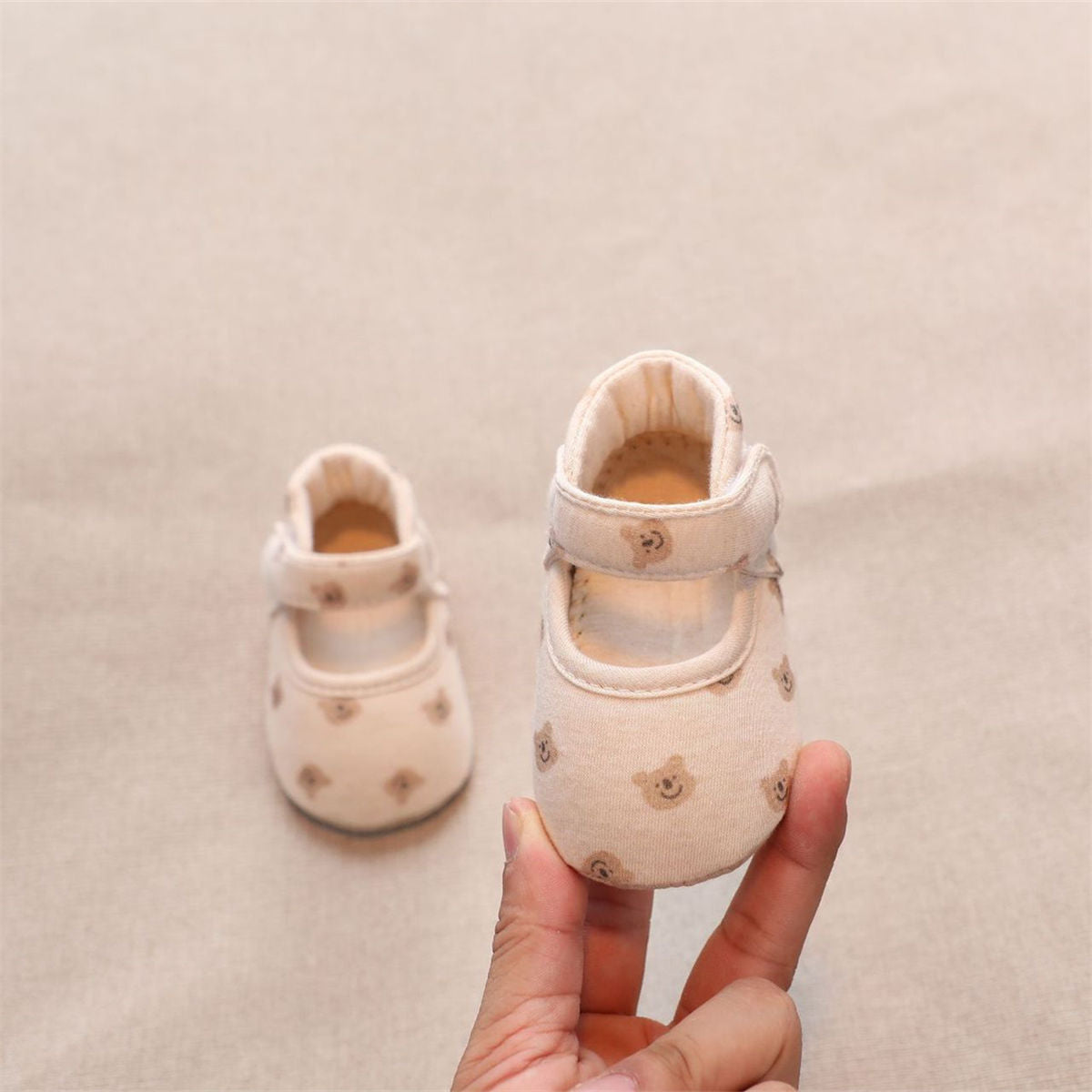 Cute bear soft-soled canvas shoes for infants and children