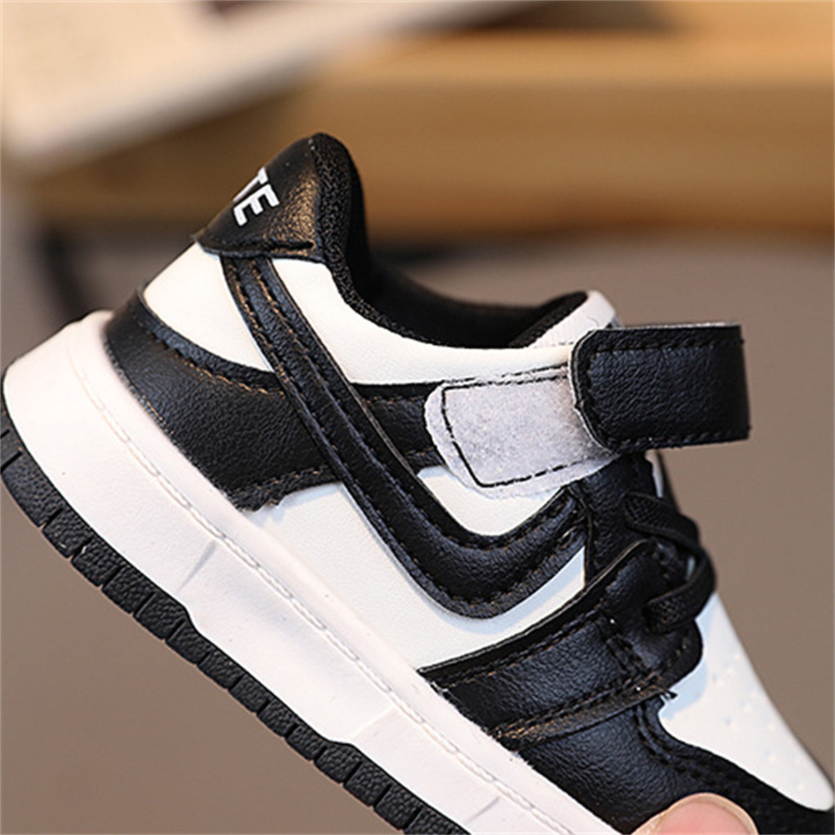 Children's and boys' autumn color matching casual style low-top sneakers