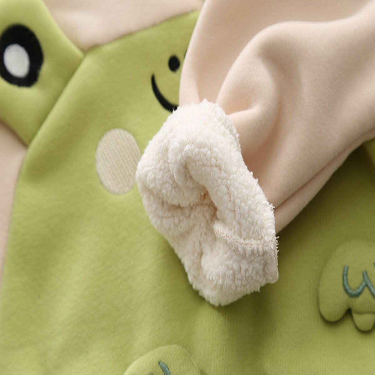 Boys autumn and winter clothes plus velvet thickened stylish suit children baby cartoon winter clothes frog sweater two-piece suit