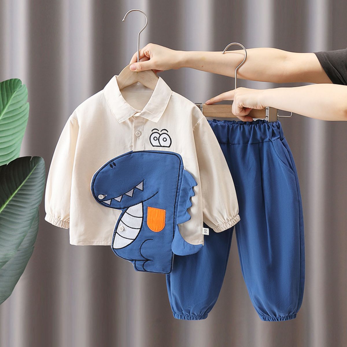 Autumn new boys cartoon 3D dinosaur shirt and pants suit