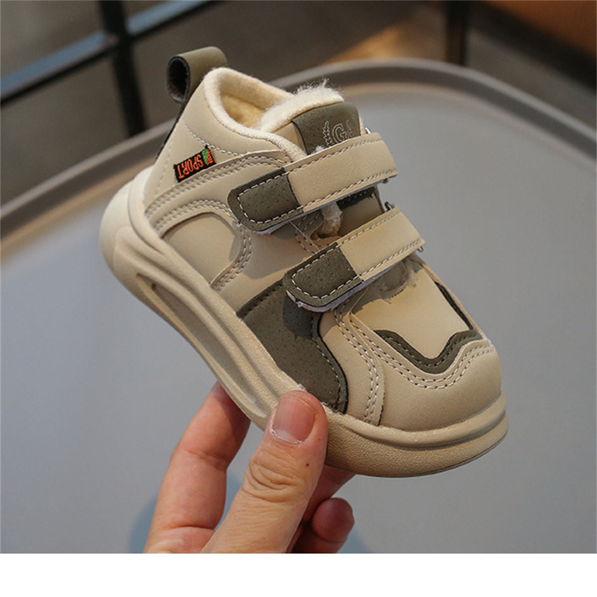 Winter velvet color matching casual style versatile sports shoes for children and boys