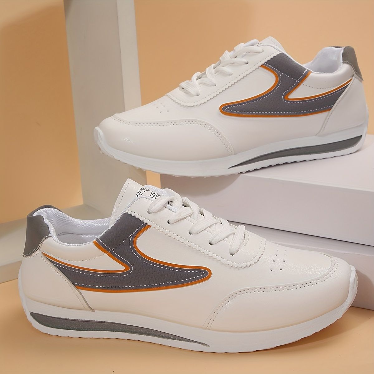 Fashionable and simple white shoes for women, low-top, soft sole, lightweight, casual and versatile ladies' Forrest Gump shoes