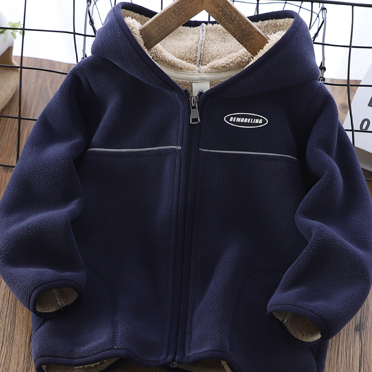 Children's hooded fleece top for middle and large boys, fashionable and versatile