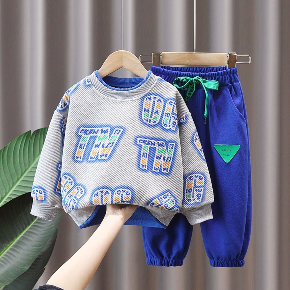 Spring and autumn boys suit autumn clothes middle and large children long-sleeved fake two-piece sweatshirt casual pants sportswear two-piece suit