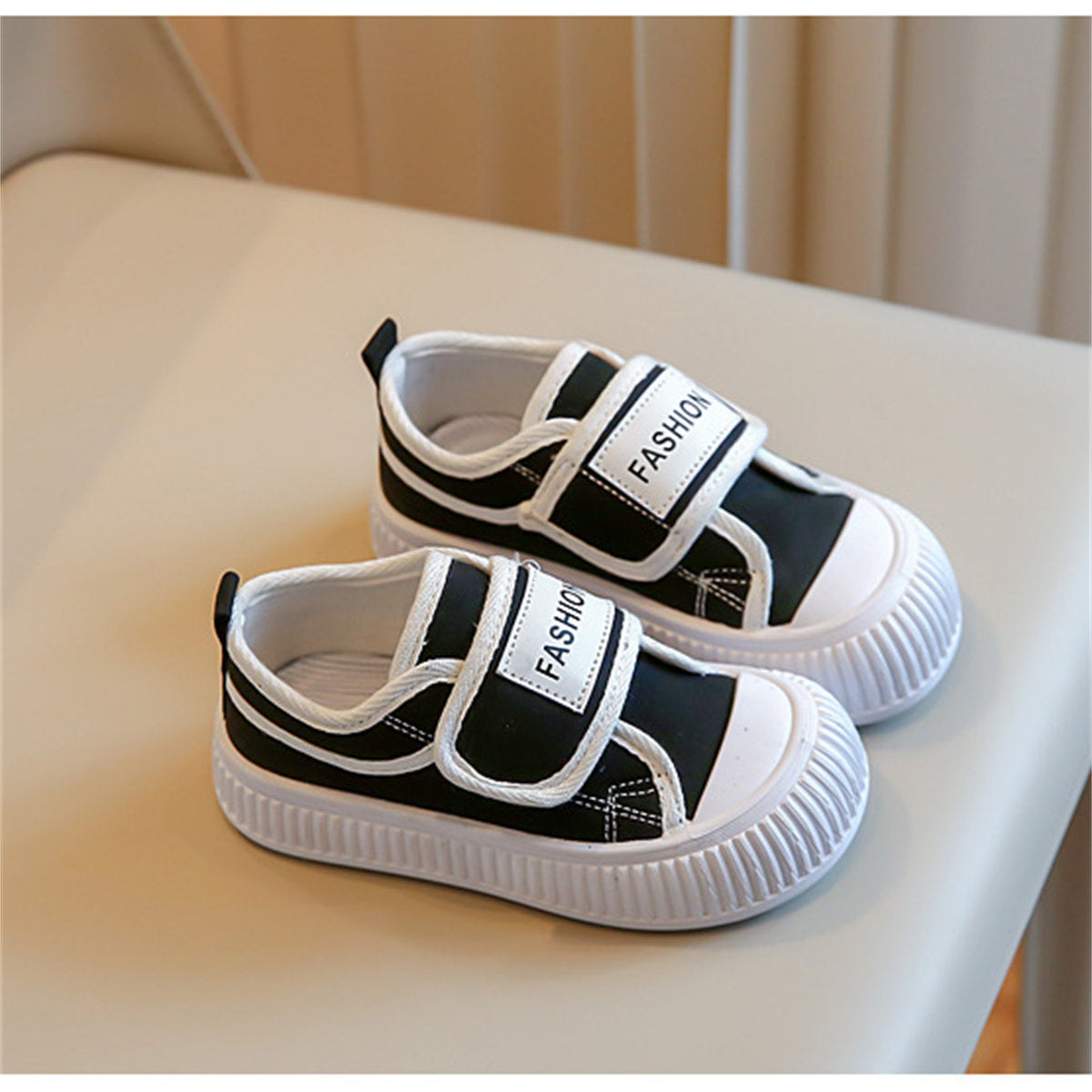 Medium and large girls' soft sole casual style letter style sweet and cool low-top canvas shoes