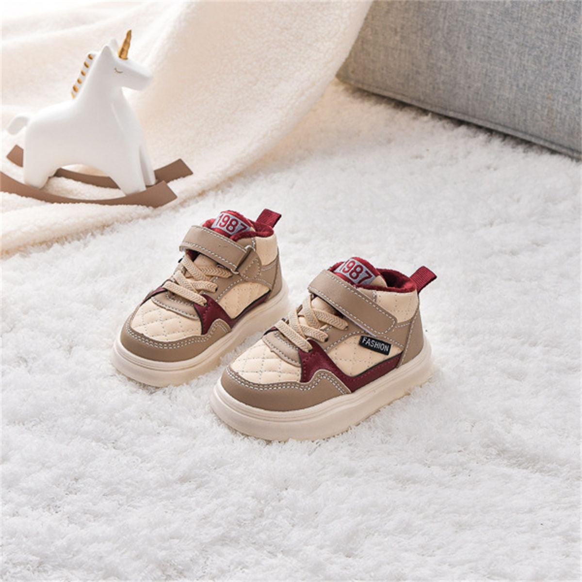 Children&#39;s and boys&#39; winter velvet color matching casual style waterproof warm high-top sneakers